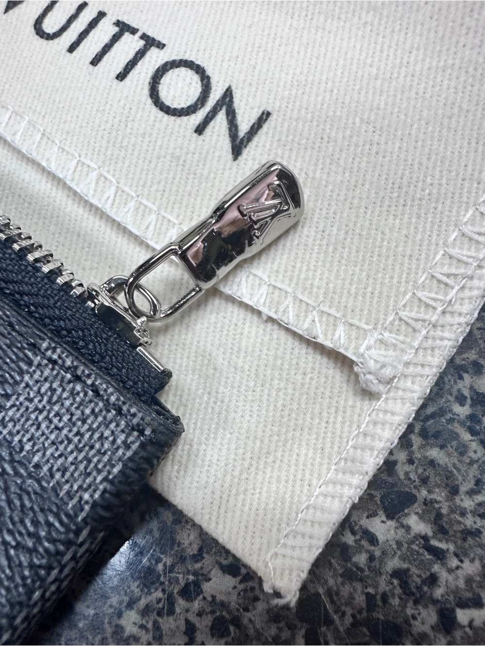 Louis Vuitton Damier Graphite Silver Hardware Key Holder - Picture 4 of 8